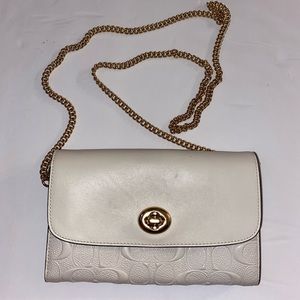 Coach signature crossbody wallet with chain